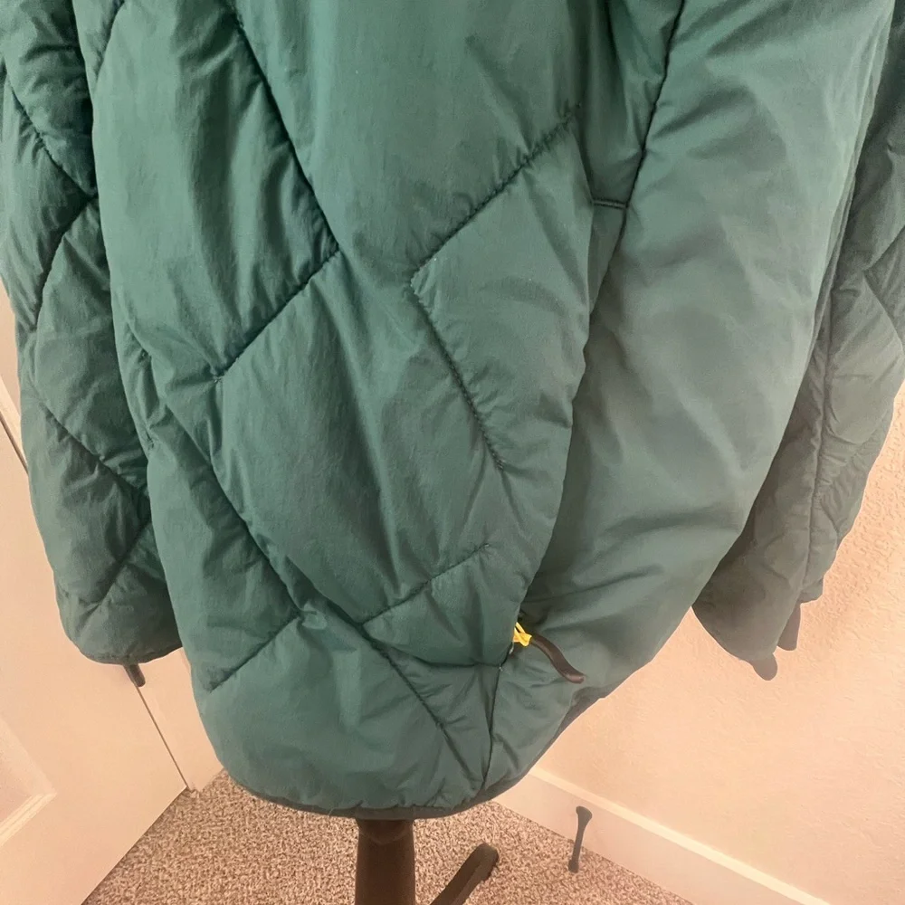 Duluth Trading Company Men’s Bomber Hooded Quilted Jacket